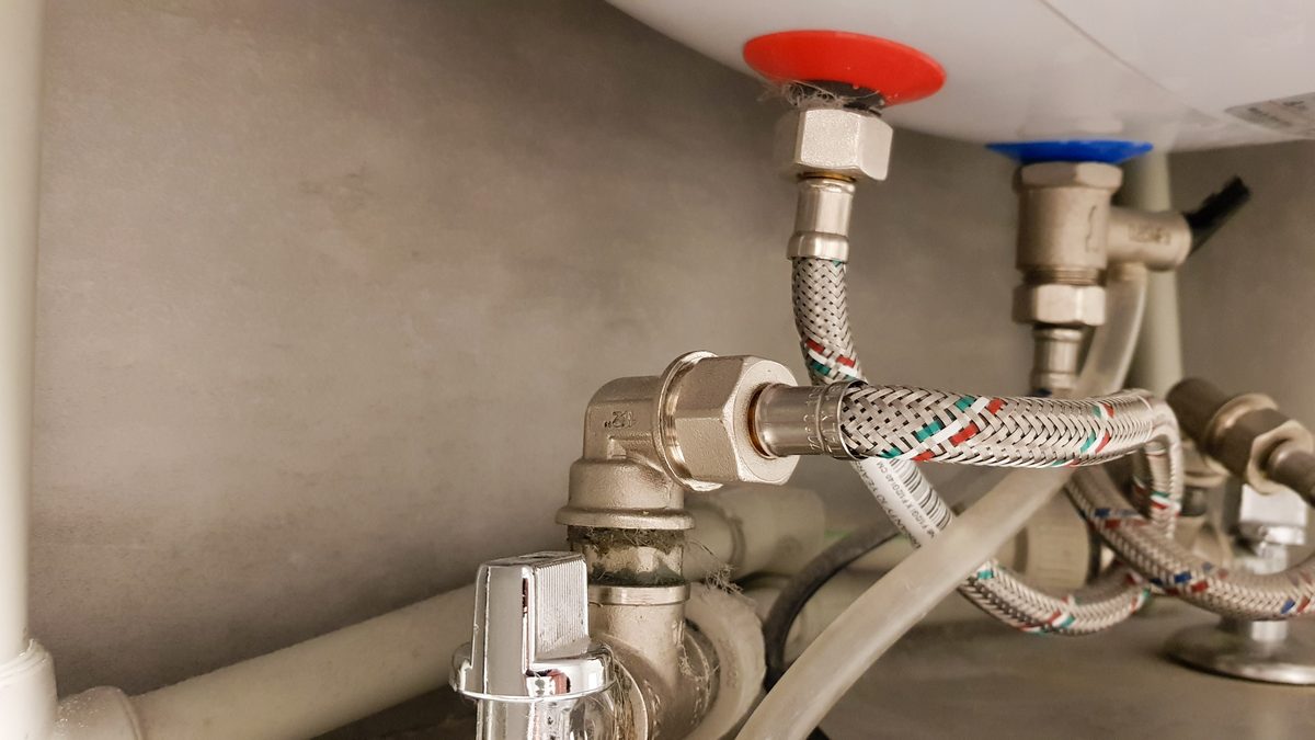 Tilslutning af koldt og varmt vand til unit ved VVS-installation i København